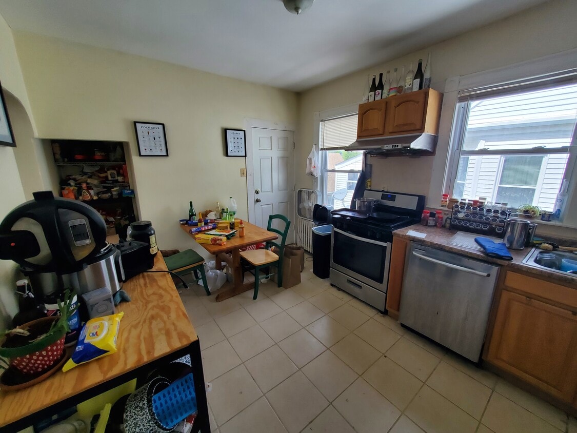 Primary Photo - 110 Murdock St