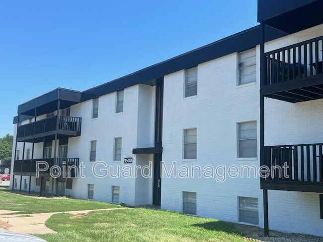Building Photo - 1513 Oxford Place
