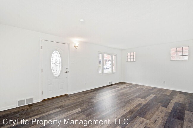Building Photo - 413 Reifert St