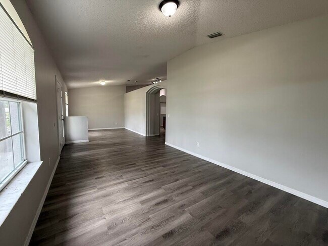 Foto del edificio - 548 SW Undallo Rd