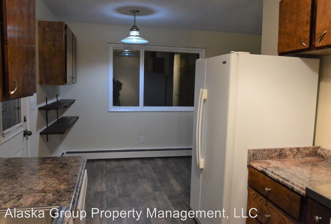 Building Photo - 2 br, 1 bath Apartment - 442 Flower St