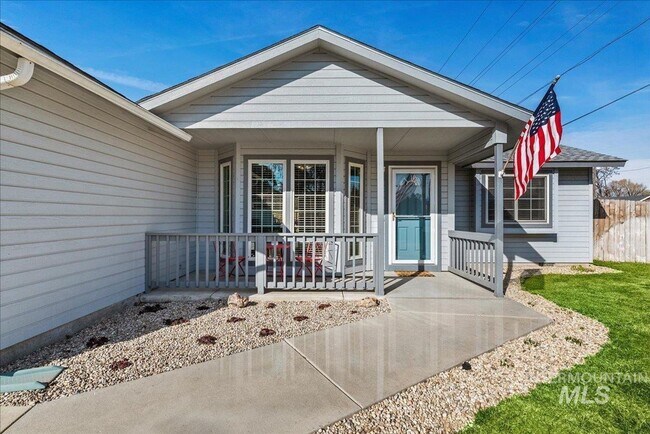 Building Photo - Cute 3 bedroom 2 Bathroom House!