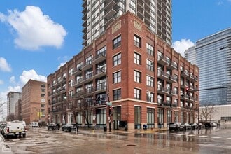 Building Photo - 210 S Desplaines St