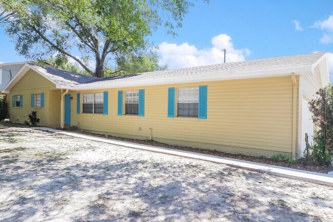 Building Photo - 528 Crestover Dr