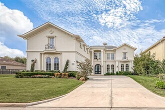 Building Photo - 3802 Louvre Ln