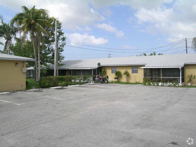 Building Photo - 510-516 Lake Osborne Dr