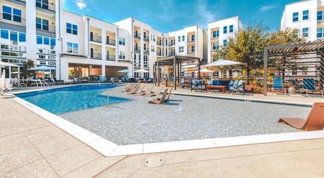 Building Photo - 2501 Niles Dr