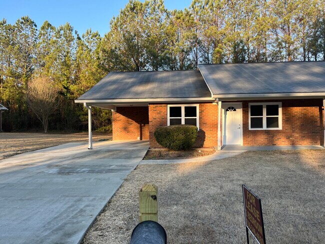 Building Photo - 11 Oakcrest Trl NE