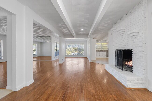 Foto del edificio - Beautiful Single-Story Home for Rent in Da...