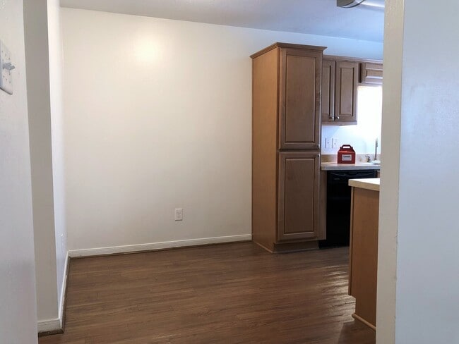 Building Photo - 2BR / 2BA Duplex with Fenced Yard in Bryan