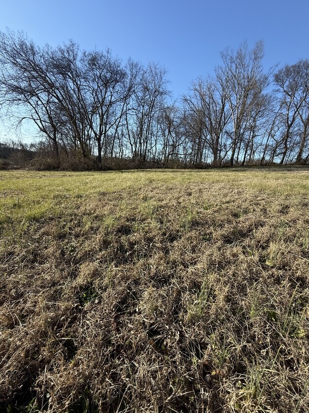 Building Photo - 445 Southport Rd