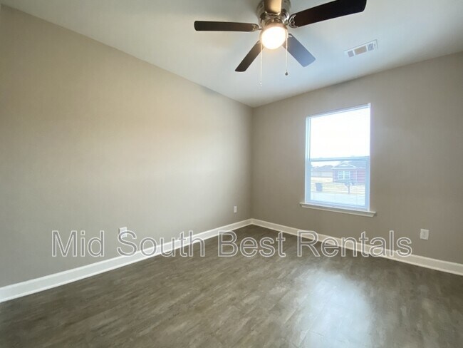 Foto del edificio - 313 Sparrow Rd
