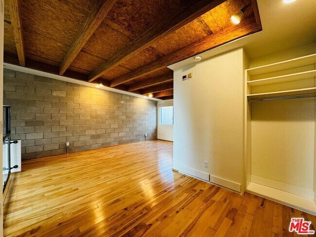 Building Photo - 717 Highland Ave