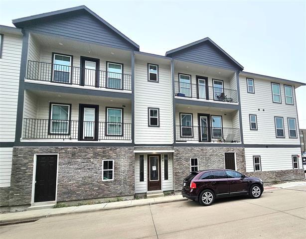 Primary Photo - 206 S Village Way