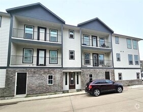 Building Photo - 206 S Village Way