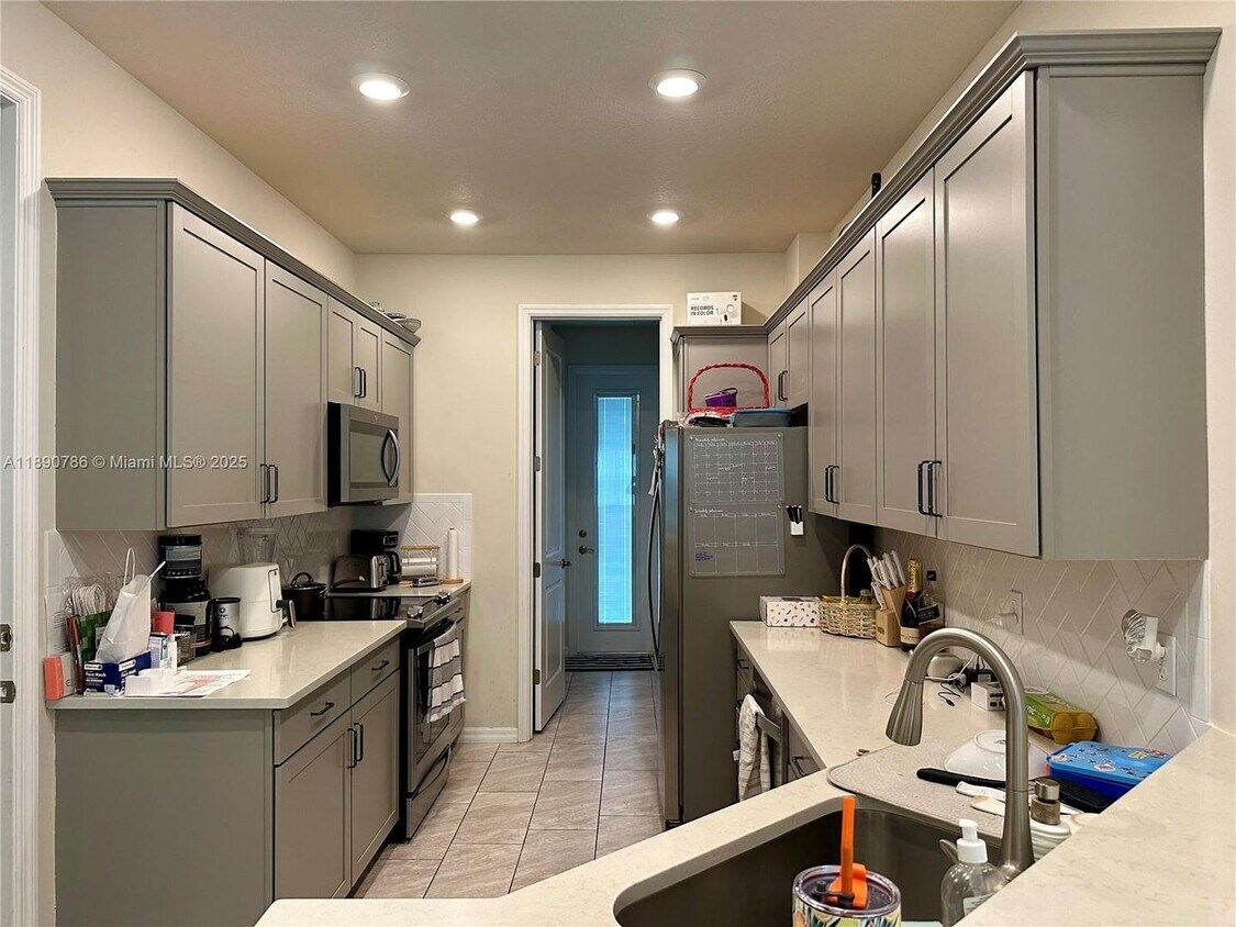 Photo - 4144 Greenway Drive 4144, Hollywood, FL 33021