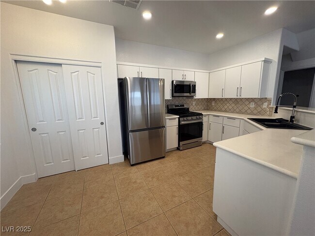 Foto del edificio - 8690 Horizon Wind Ave