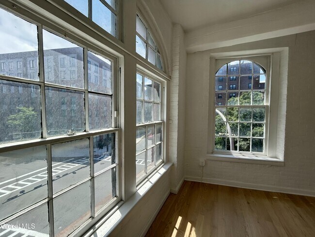 Foto del edificio - 155 River St