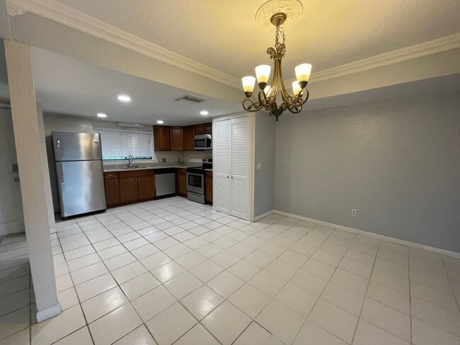 Foto del edificio - 710 Raymond Cir