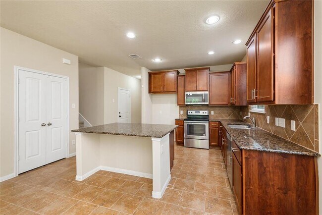 Foto del edificio - 17423 Waterview Dr