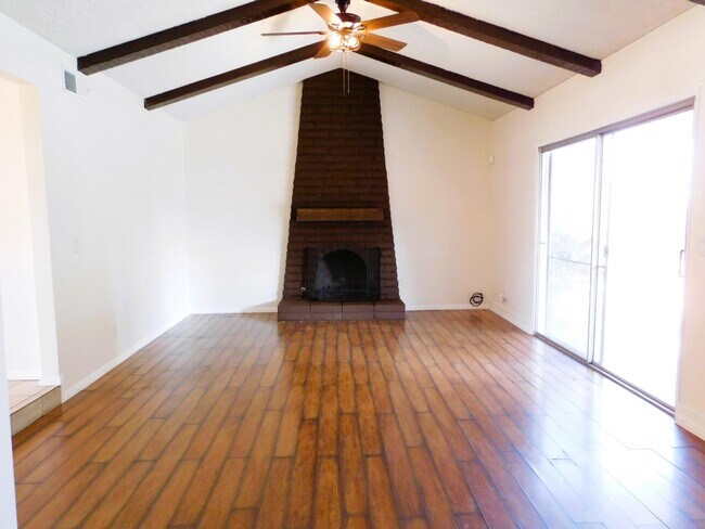 Foto del edificio - 2297 Acacia Ave