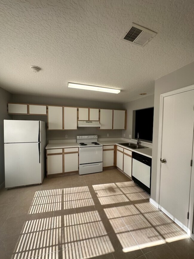 Foto del edificio - 2147 Cypress Bay Blvd