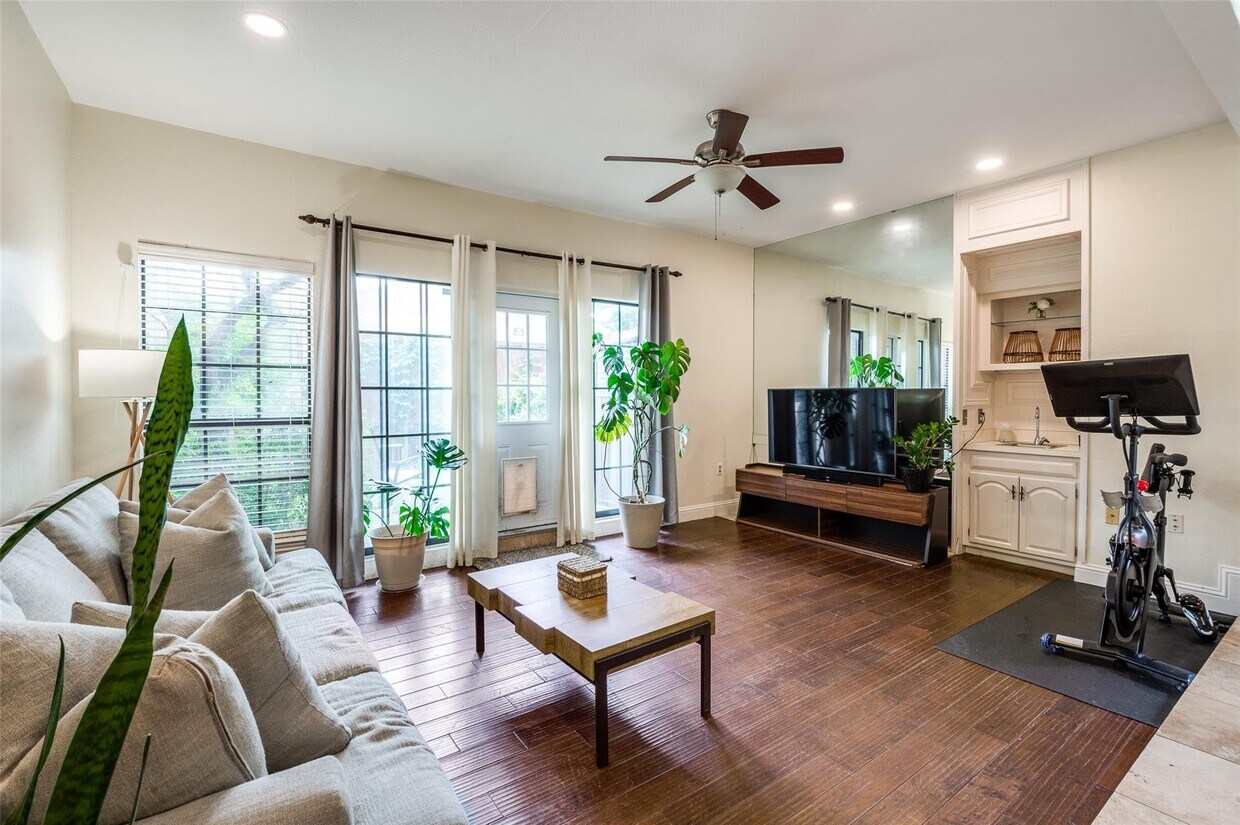 Foto principal - 5100 Verde Valley Ln