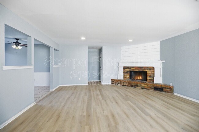 Foto del edificio - 920 W Memphis St
