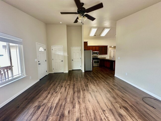 Building Photo - Modern 3 Bed, 2 Bath Home with Vaulted Cei...