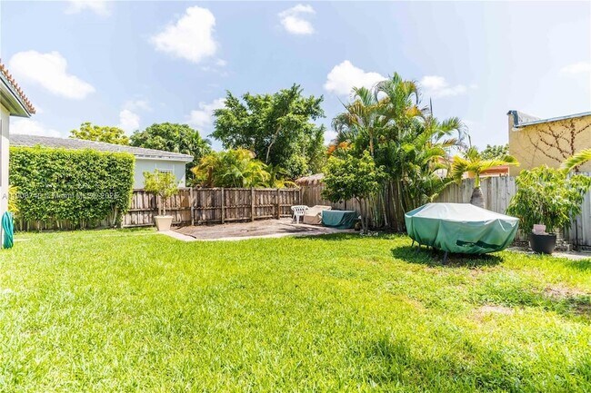 Foto del edificio - 1921 SW 18th Ave