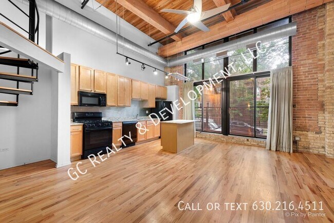 Foto del edificio - ***LOGAN SQUARE 2 STORY CONDO / 2 BDRM-2BT...