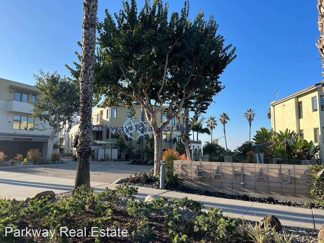 Primary Photo - 2 br, 2 bath House - 5440 La Jolla Blvd #E206