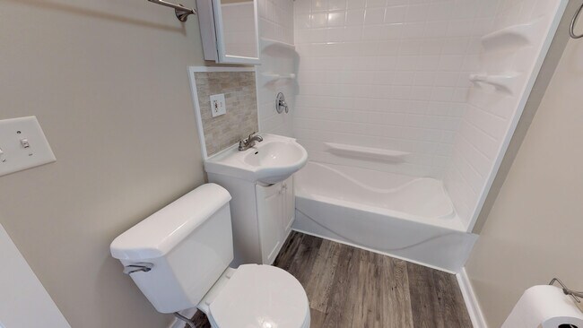 Bathroom - 818 N Center St