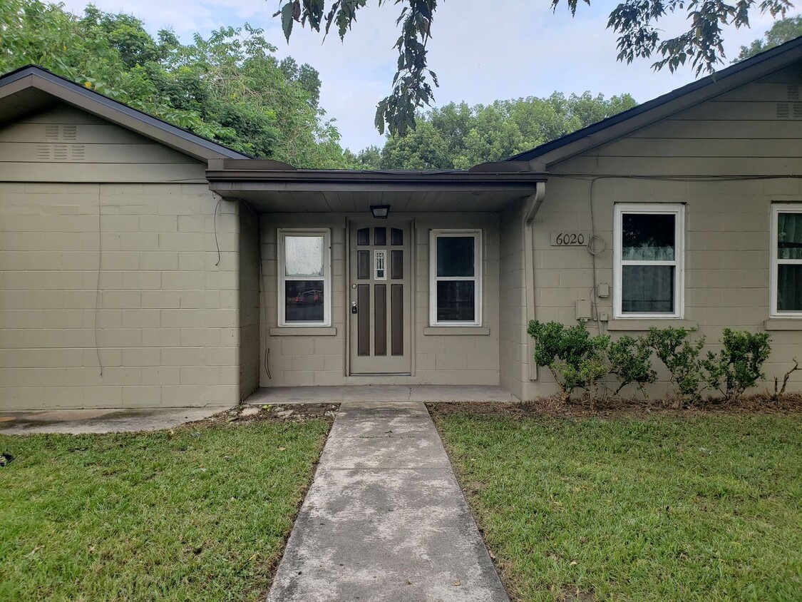 Primary Photo - Updated 2 Bedroom Home With Fenced Yard