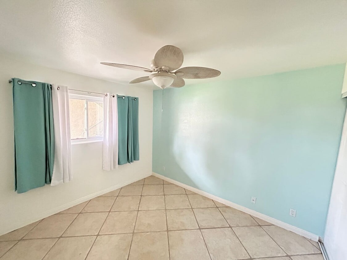 Building Photo - Beautiful Ocean Front Condo