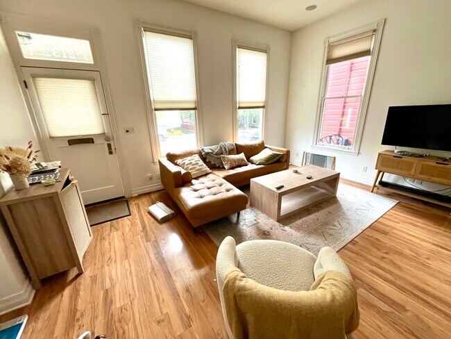 Building Photo - 2152 NW Flanders St