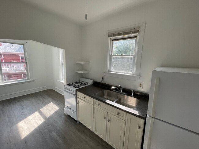 Kitchen - 301 Jersey St