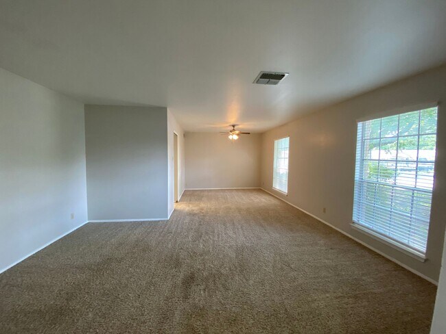 Foto del edificio - 4 Bedroom Home with Pool!