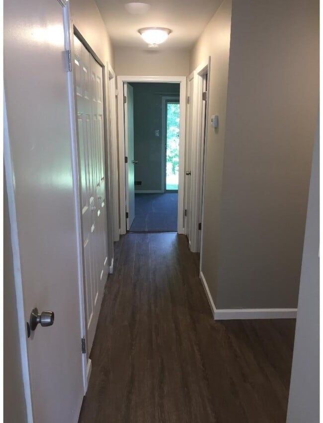 Building Photo - 1402 Huntingdon Mews