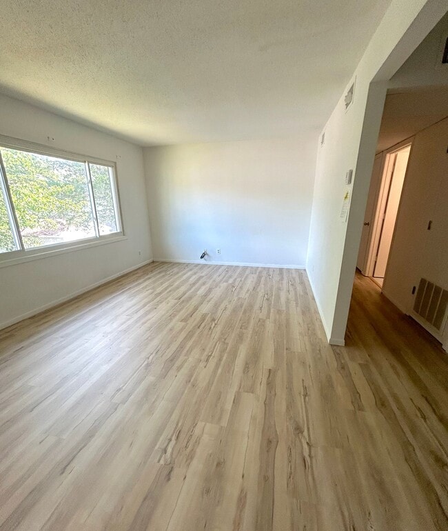 Building Photo - Orchard Lane