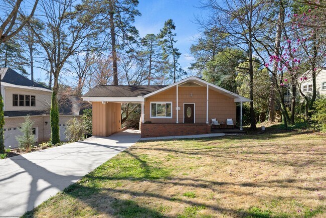 Building Photo - 3431 Bradley Place