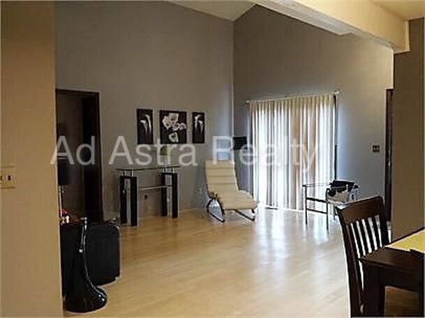 Foto principal - Updated 3Bed/2bath Townhome in Lenexa-Avai...