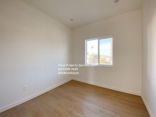 Building Photo - 2101