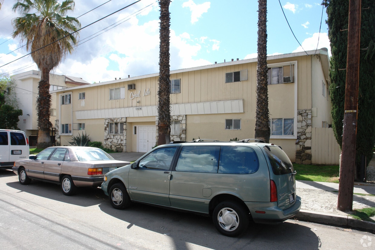 Building Photo - Coral Isle Apartments