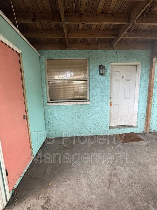 Building Photo - 325 5th St S
