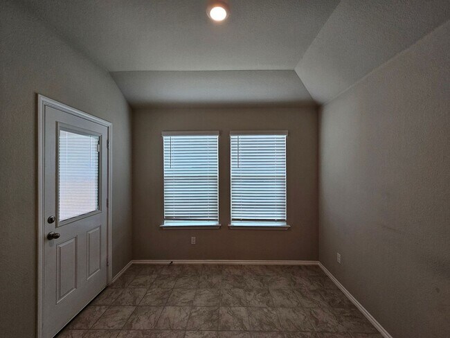 Foto del edificio - 1305 Lindsey Dr