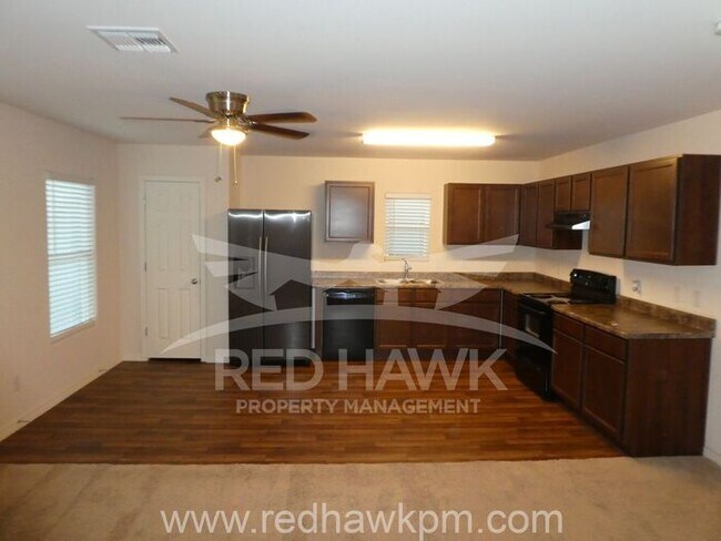 Foto del edificio - Gorgeous Three Bedroom plus Loft, Two and ...