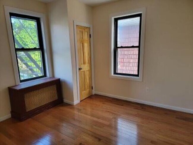 Foto del edificio - 711 E 3rd St