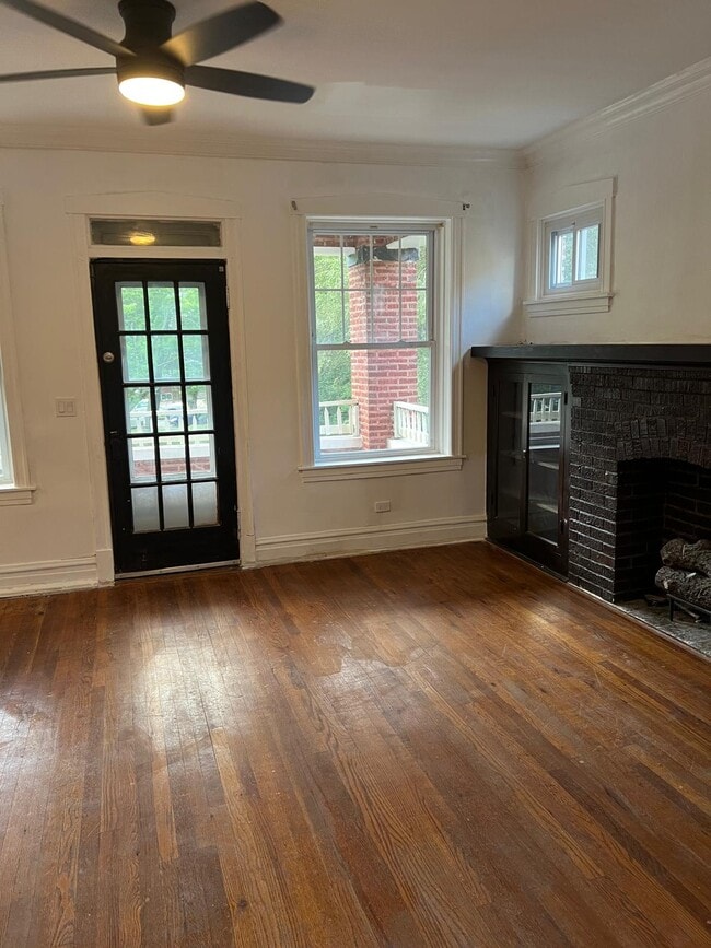 Building Photo - 4536 W Wrightwood Ave