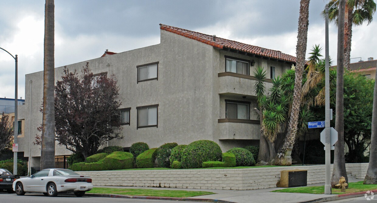 Primary Photo - 3702 Hughes Ave